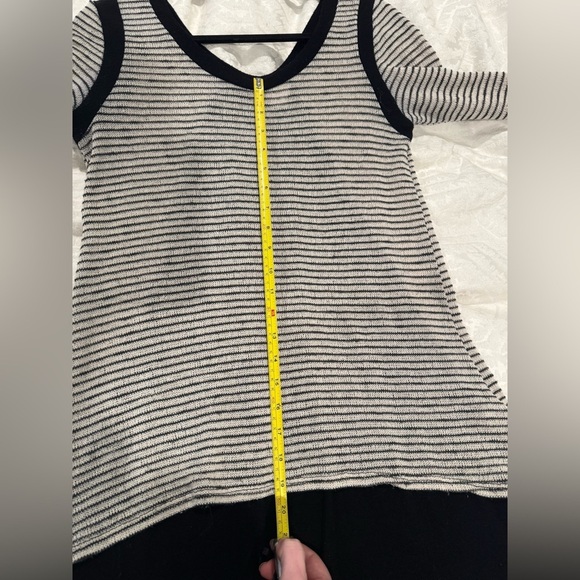 Le lis lightweight high low shirt black and white stripes flare back - Picture 6 of 7